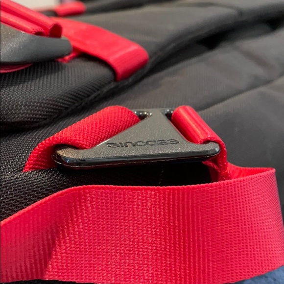 INCASE City CompactBackpack 15 Mac Red Blue Camo - Picture 6 of 11